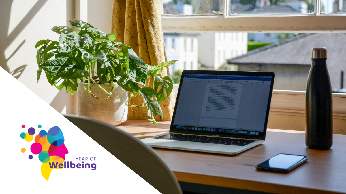 A clear desk at home ready for work.